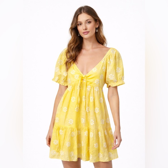 Dee Elly Dresses & Skirts - Dee Elly Yellow White Daisy Smocked Puff Sleeve Mini Babydoll Dress